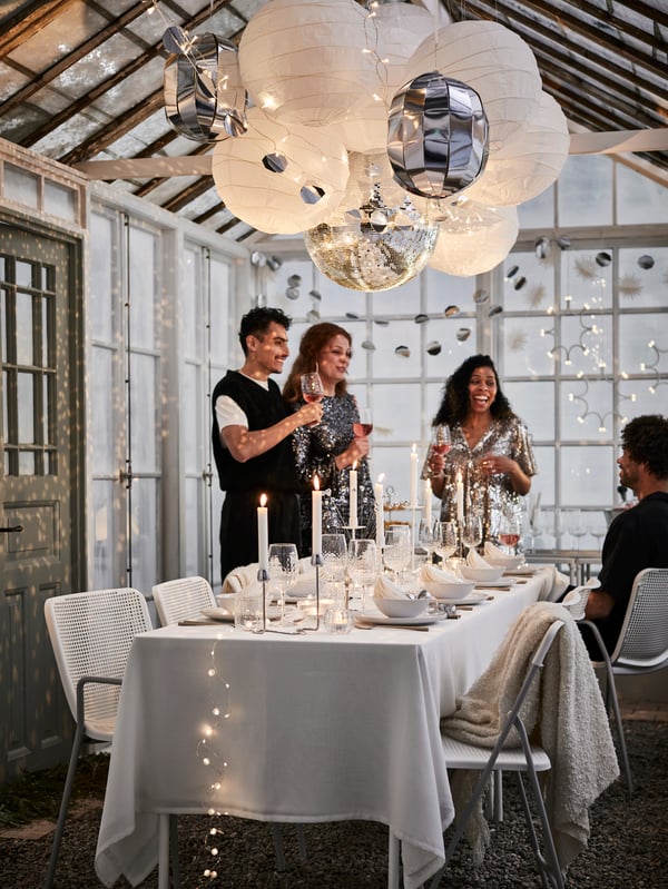 A foldable white/grey TORPARÖ chair, in/outdoor in the dining room
