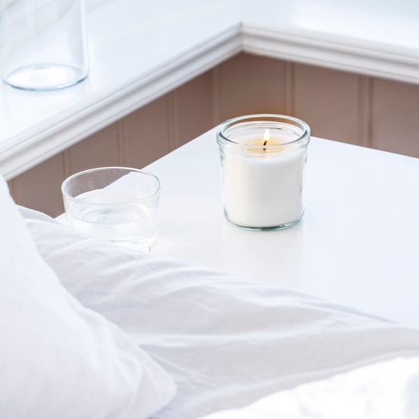 A Fresh linen/white TRÅDCYPRESS scented candle in glass