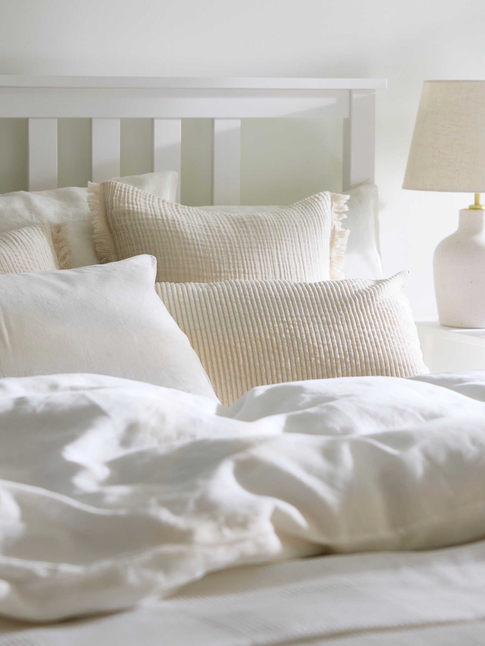 Inspiring white bedroom ideas for all types of room - IKEA UK