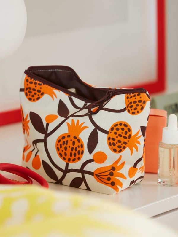 A Pomegranate orange FÖSSTA accessory bag