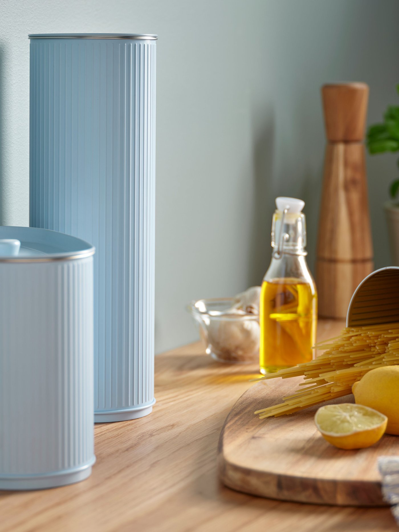 A spagetti/halványkék BETTHAJ fedeles doboz