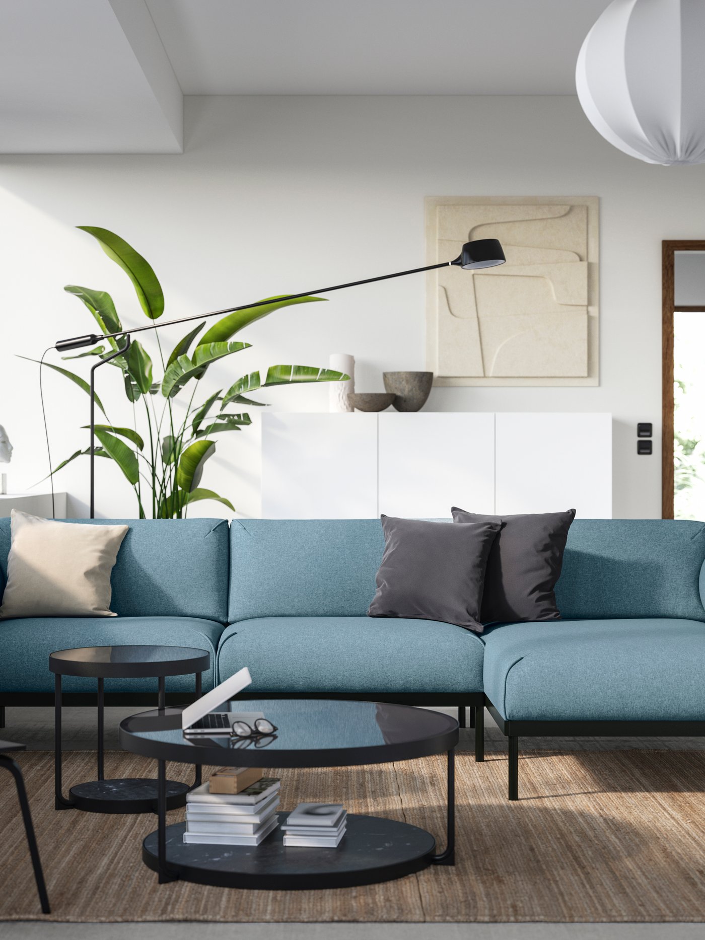 3-местный диван ÄPPLARYD светло-голубого цвета Gunnared с кушеткой в гостиной