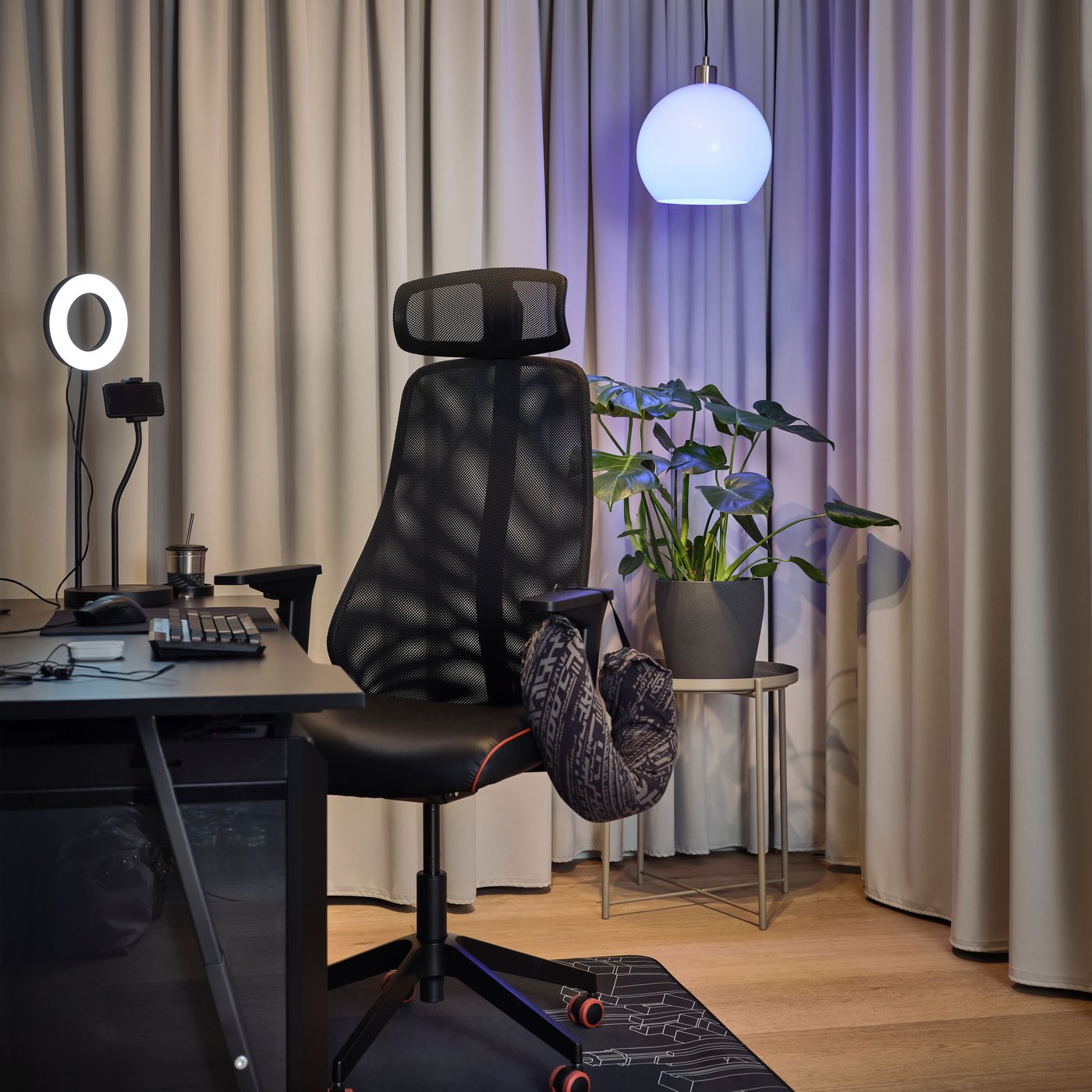 A white glass/nickel-plated JÄRPLIDEN pendant lamp