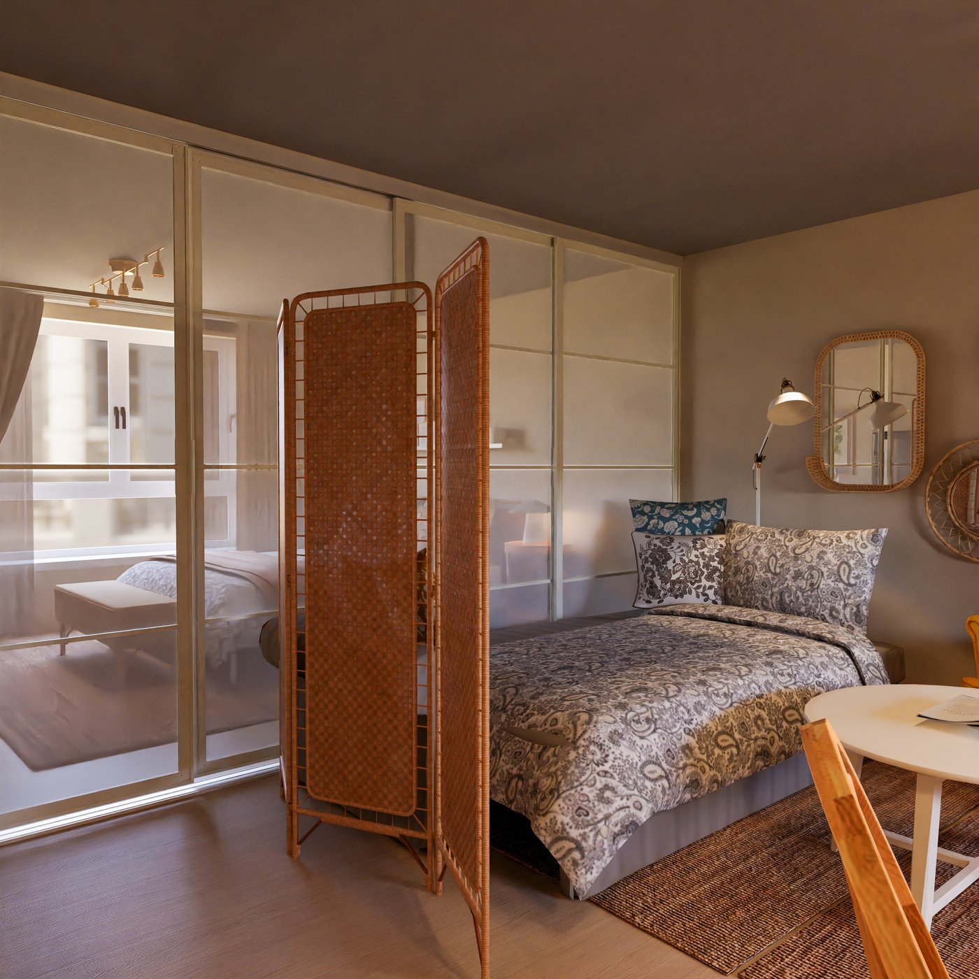 Schlafsofa im Wohnzimmer durch Raumtrenner aus Rattan abgetrennt mit passender Landhausbettwäsche.