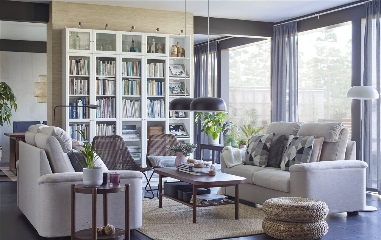 A living room with a LIDHULT sofa and a brown LISTERBY coffee table.