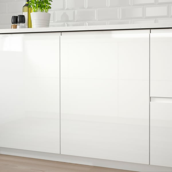 A high-gloss white VOXTORP door