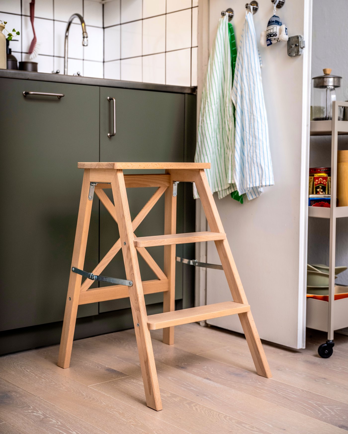 En BEKVÄM pall i bok