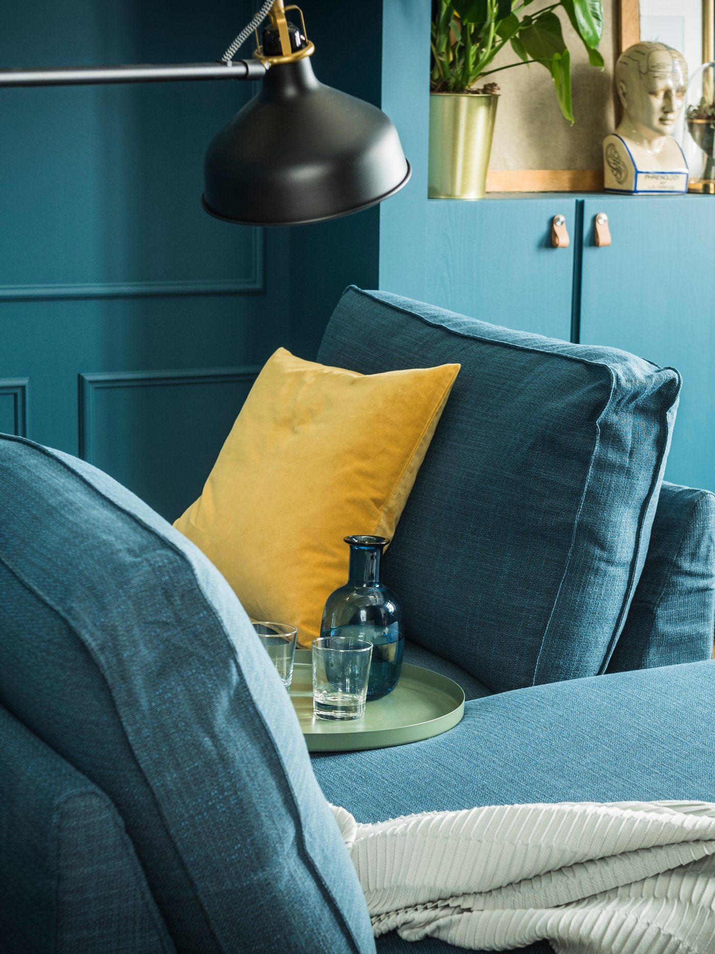 4 ways to relax on your living room sofa, alone or together