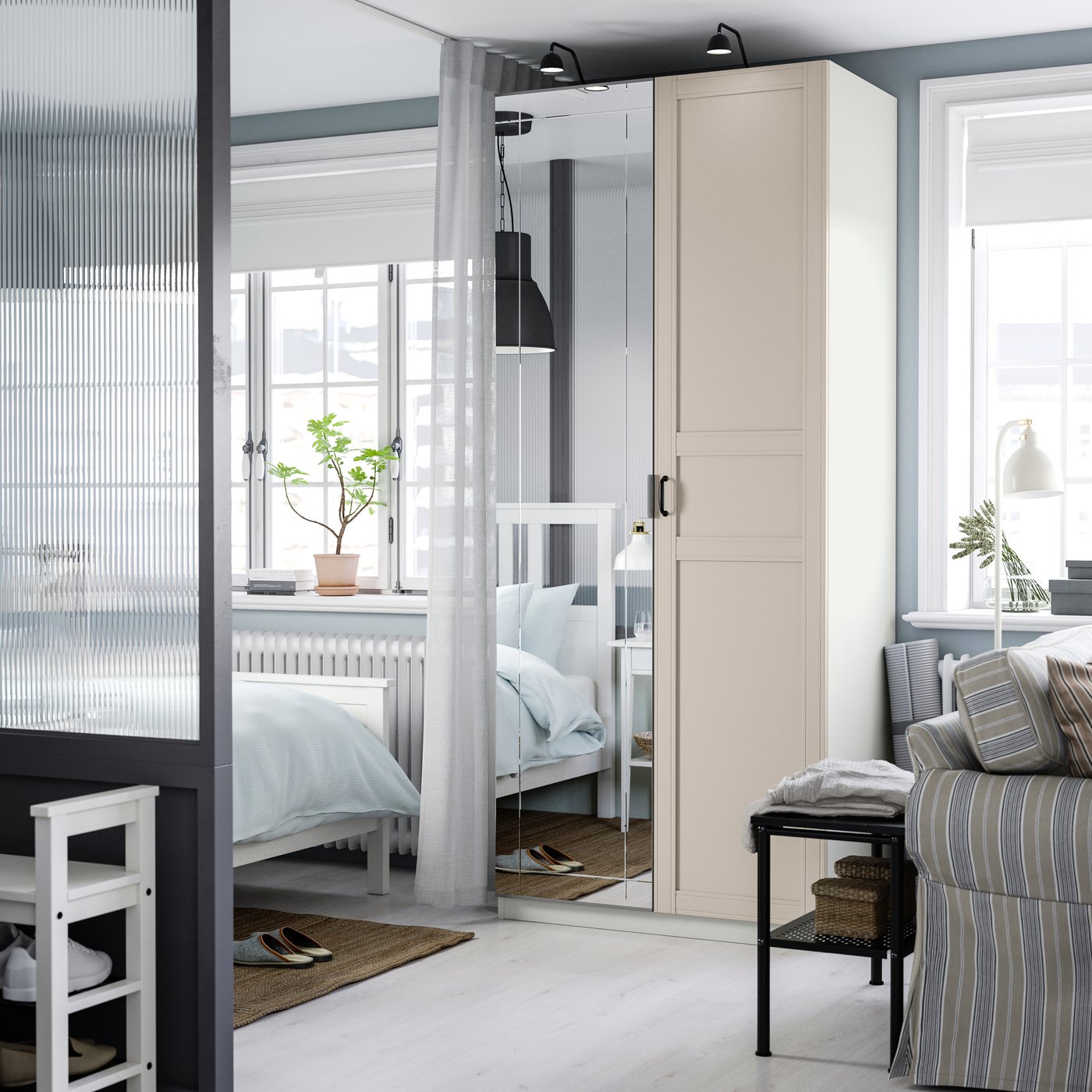 IKEA PAX / KAMMARTORP/FLISBERGET garderobskombination, vit spegelglas/grå ljusbeige, 100x60x236 cm