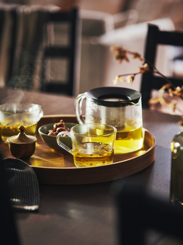 coffee and tea maker with mugs