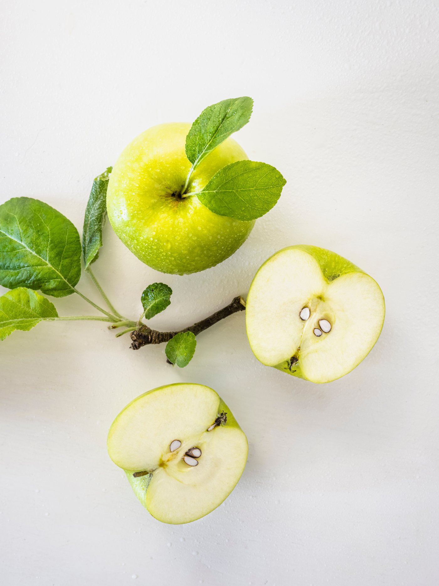 An Apple light green LOTSFÅGEL scented candle in glass