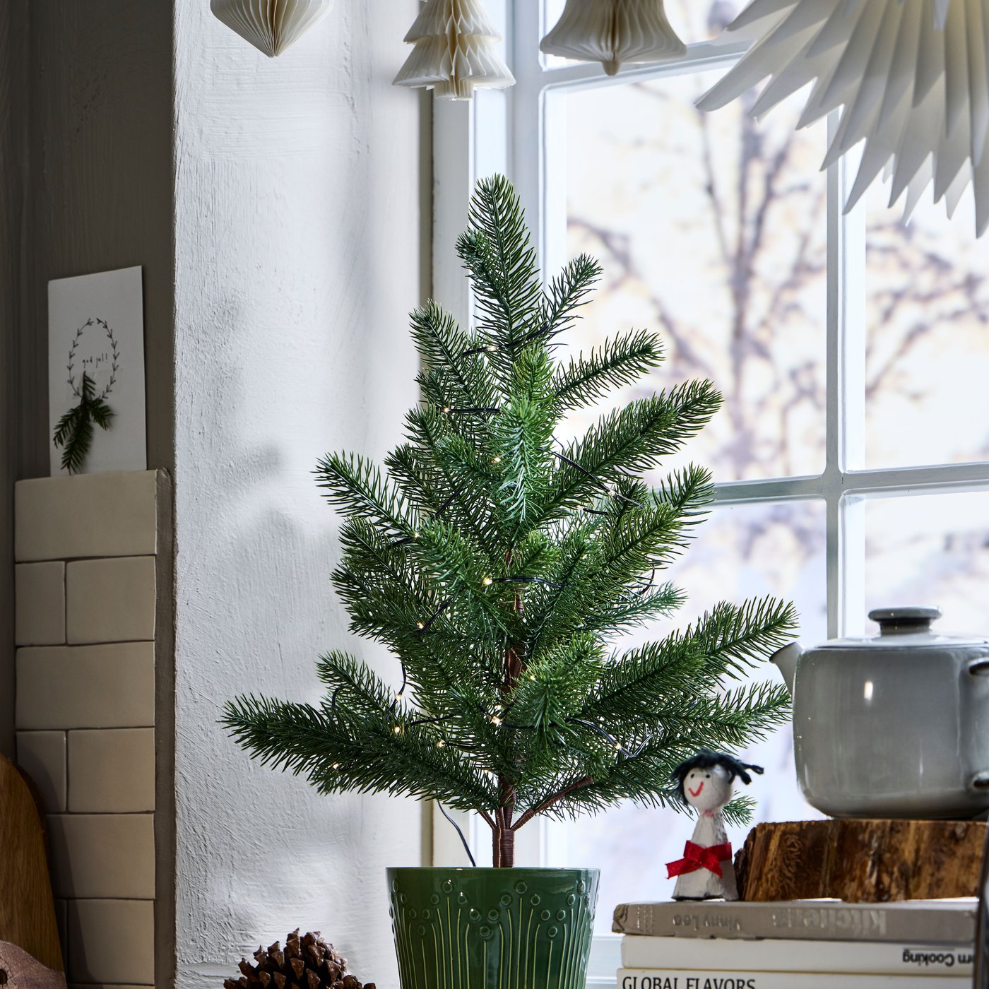 A mixed shapes white VINTERFINT tree ornament