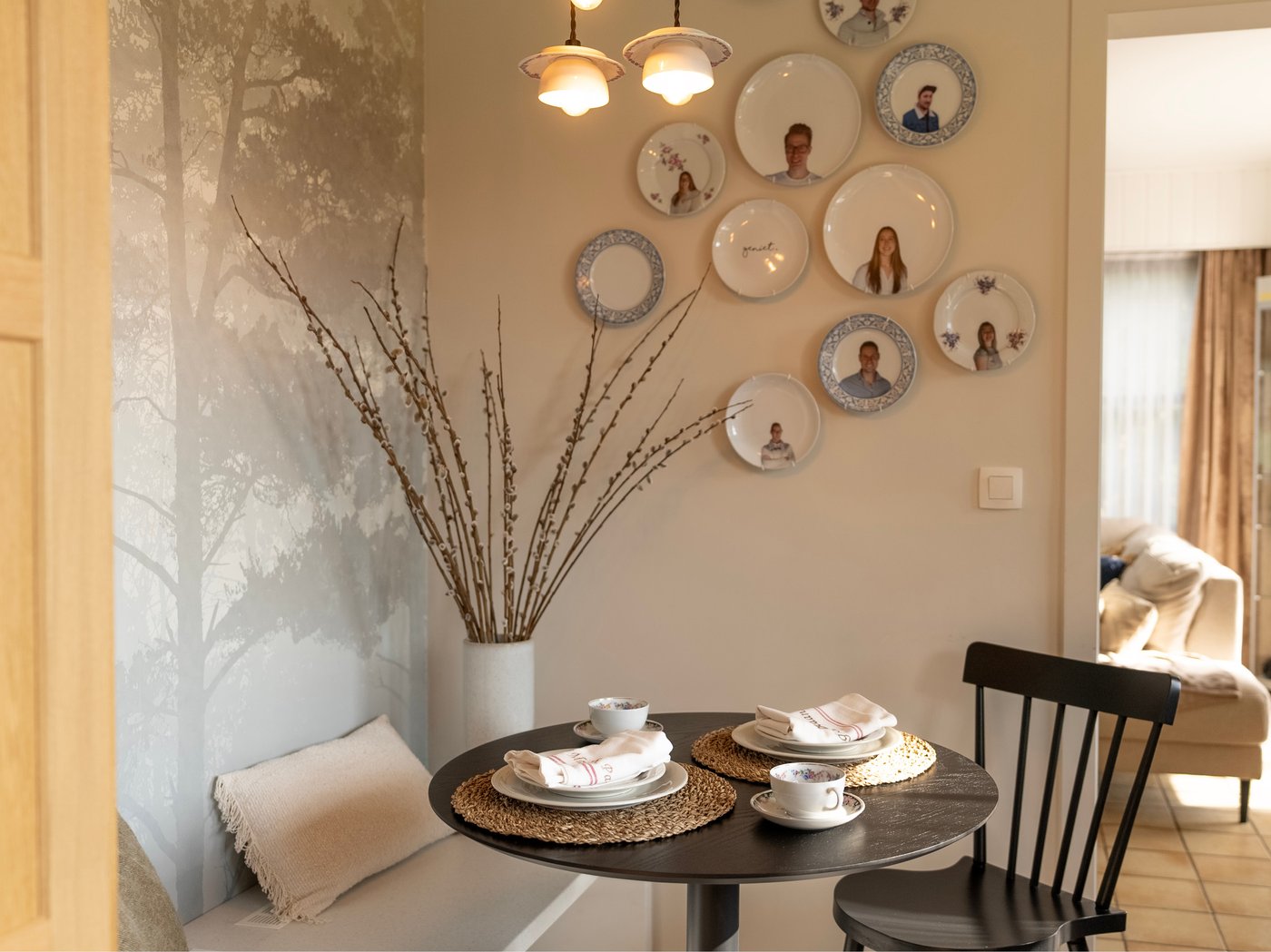 A black NORRARYD chair