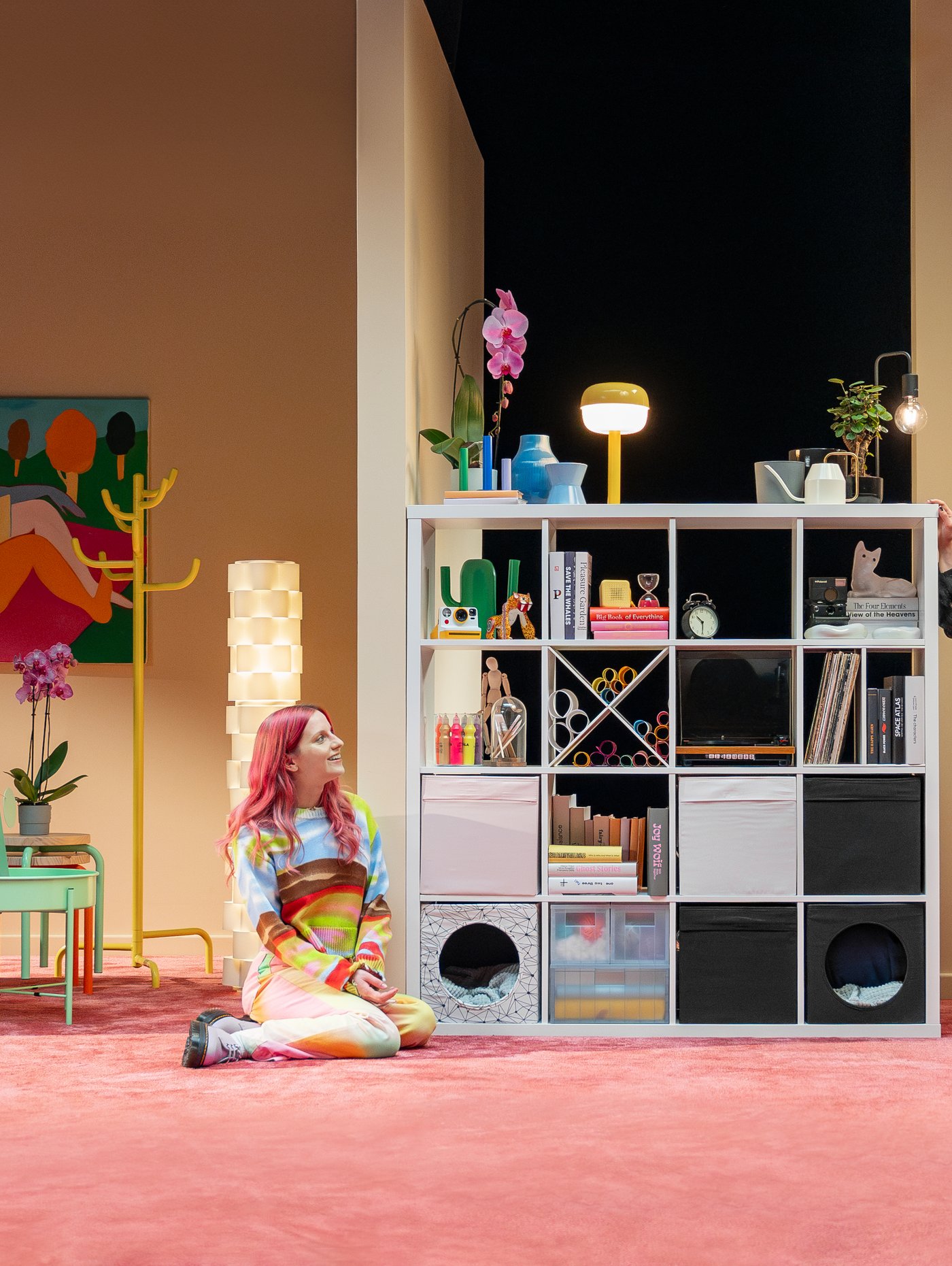 An yellow BONDSKÄRET hat and coat stand