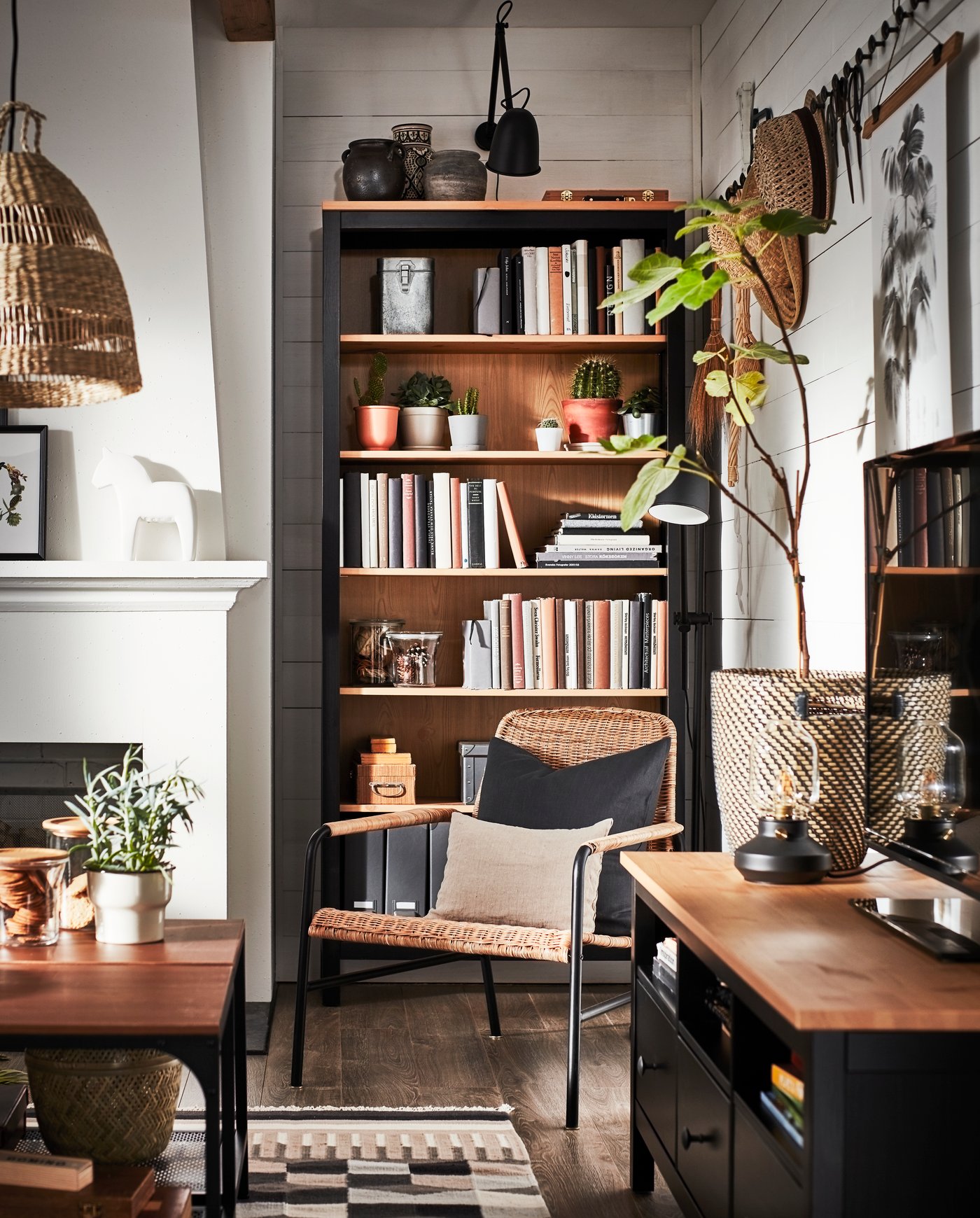 A handmade/grey/beige TÅRBÄK rug, flatwoven in the living room