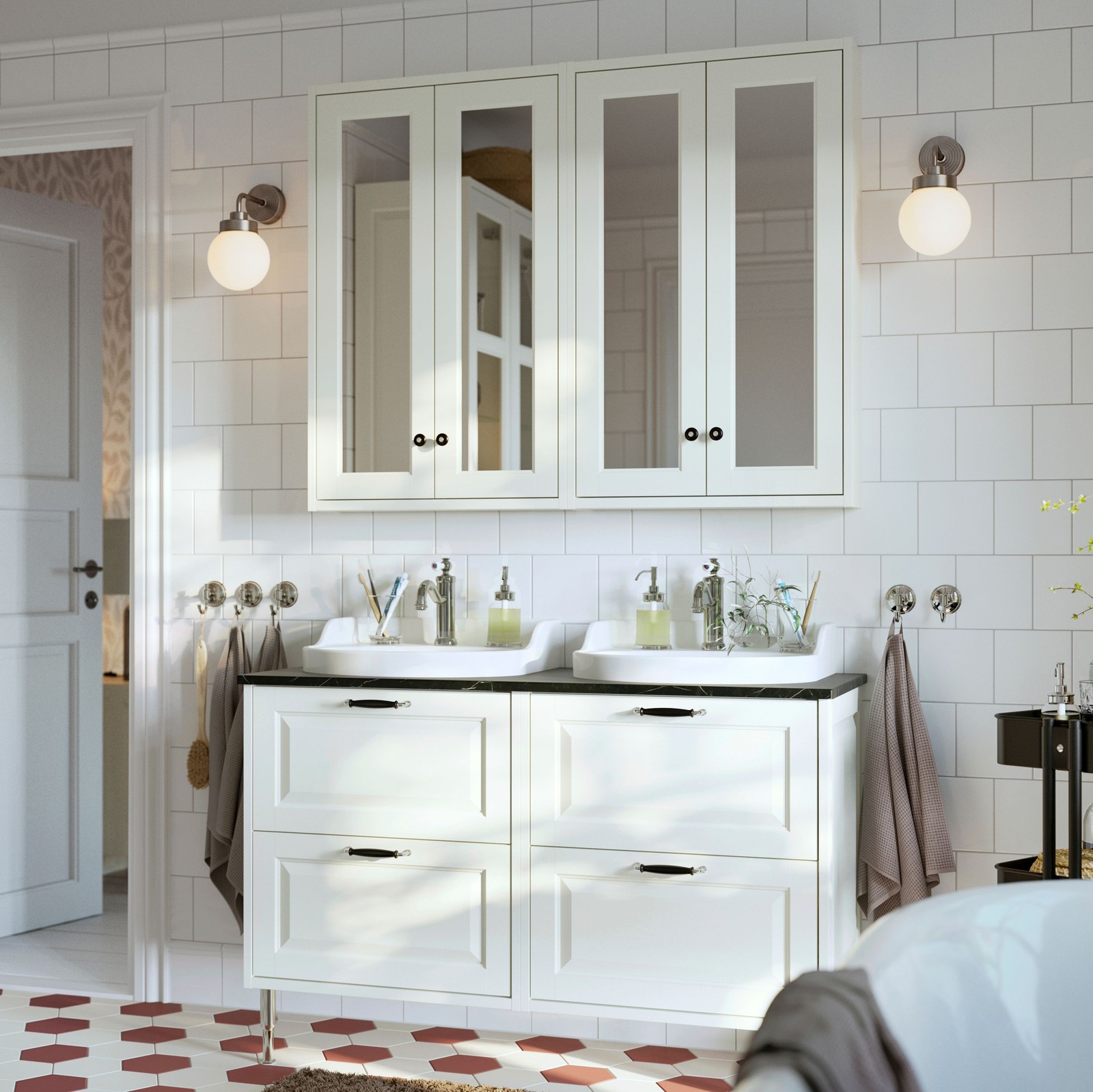 A bathroom featuring white TÄNNFORSEN wash-stands with doors and drawers, mirror cabinets with doors and a high cabinet.