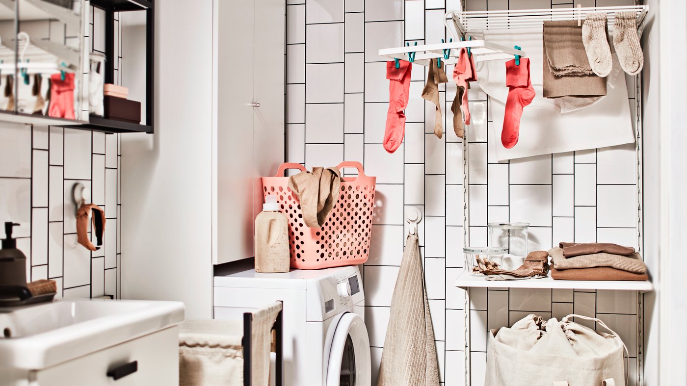 A SLIBB hang dryer 24 clothes pegs