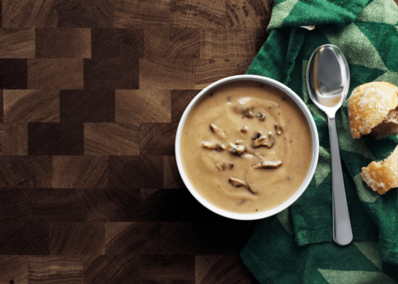 Soupe au champignons dans un bol