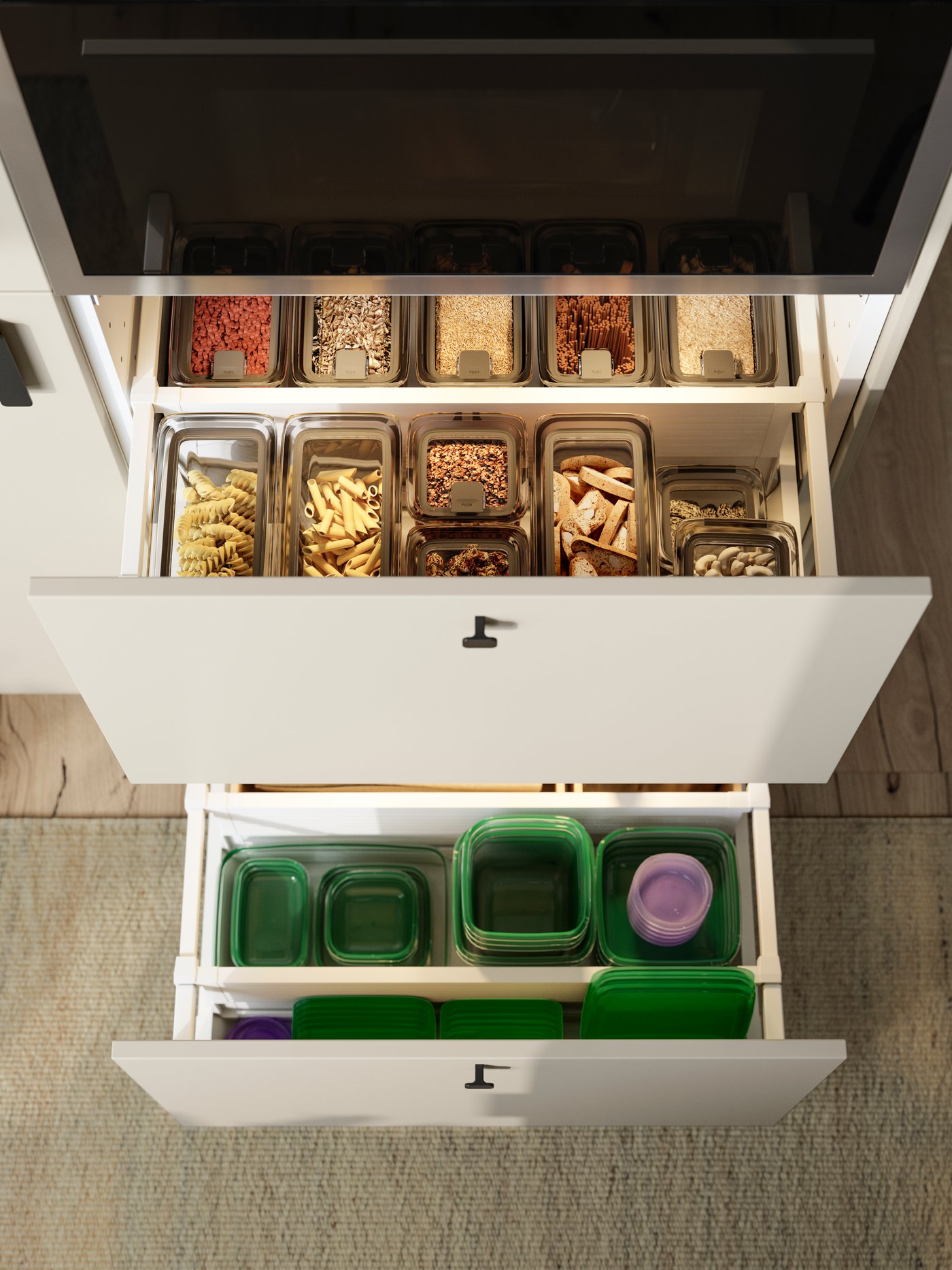 Två lådor i ett METOD köksskåp med beige HAVSTORP fronter är utdragbara och det finns invändiga förvaringsmöjligheter.