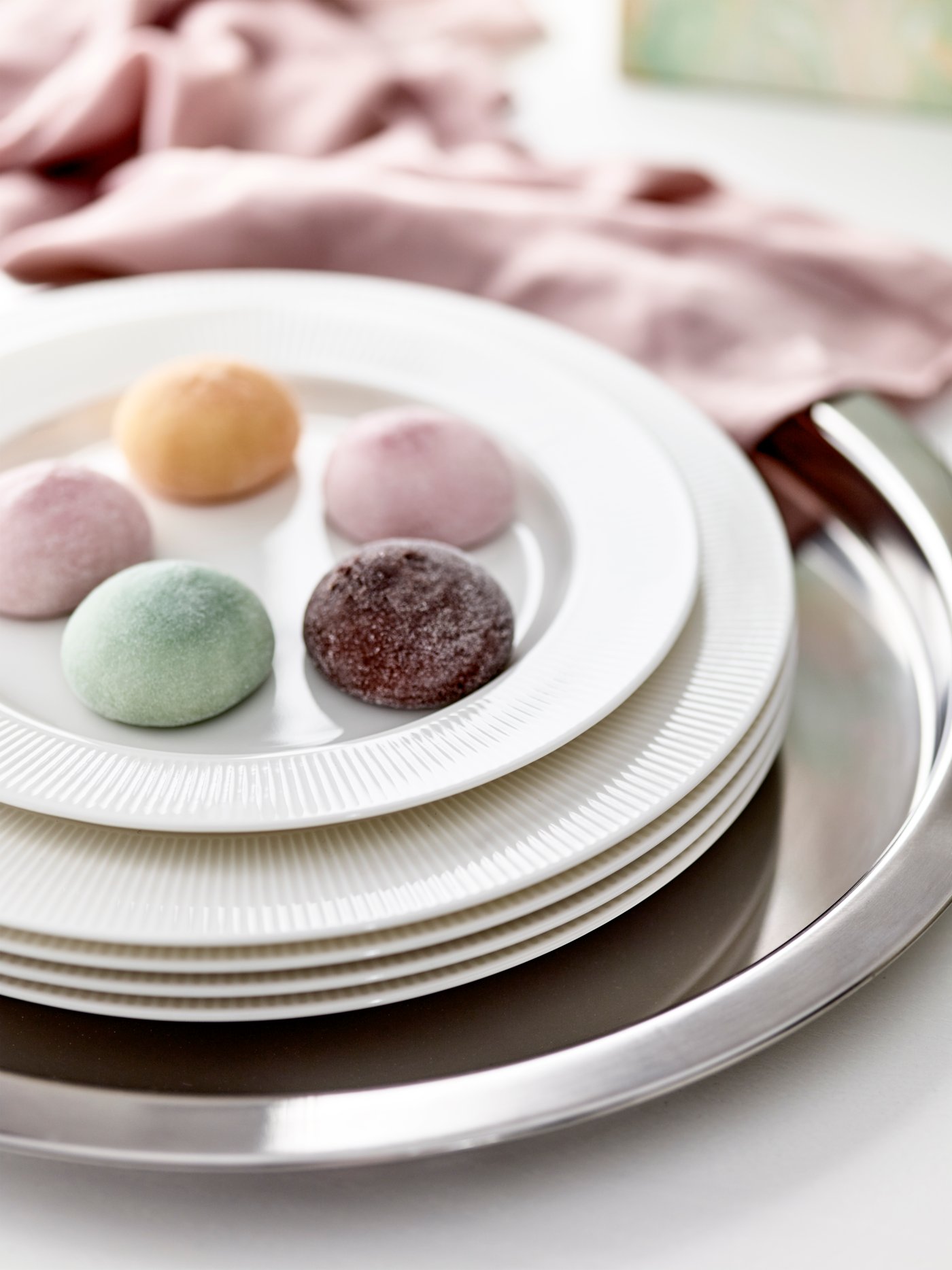 A white OFANTLIGT plate