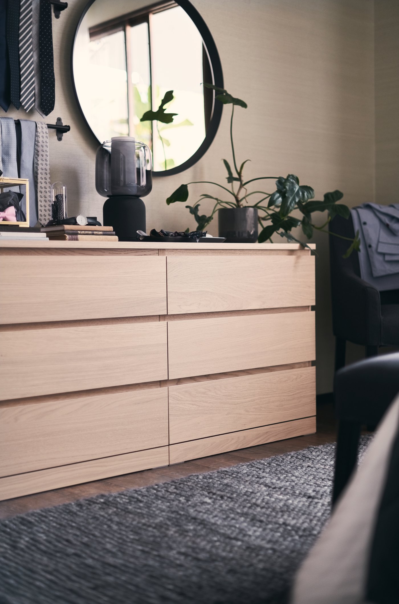 A dark grey LANGESUND mirror in the living room