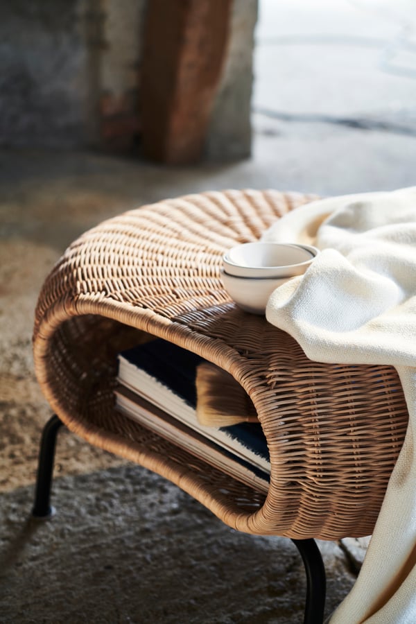 A rattan/anthracite GAMLEHULT footstool with storage in the living room