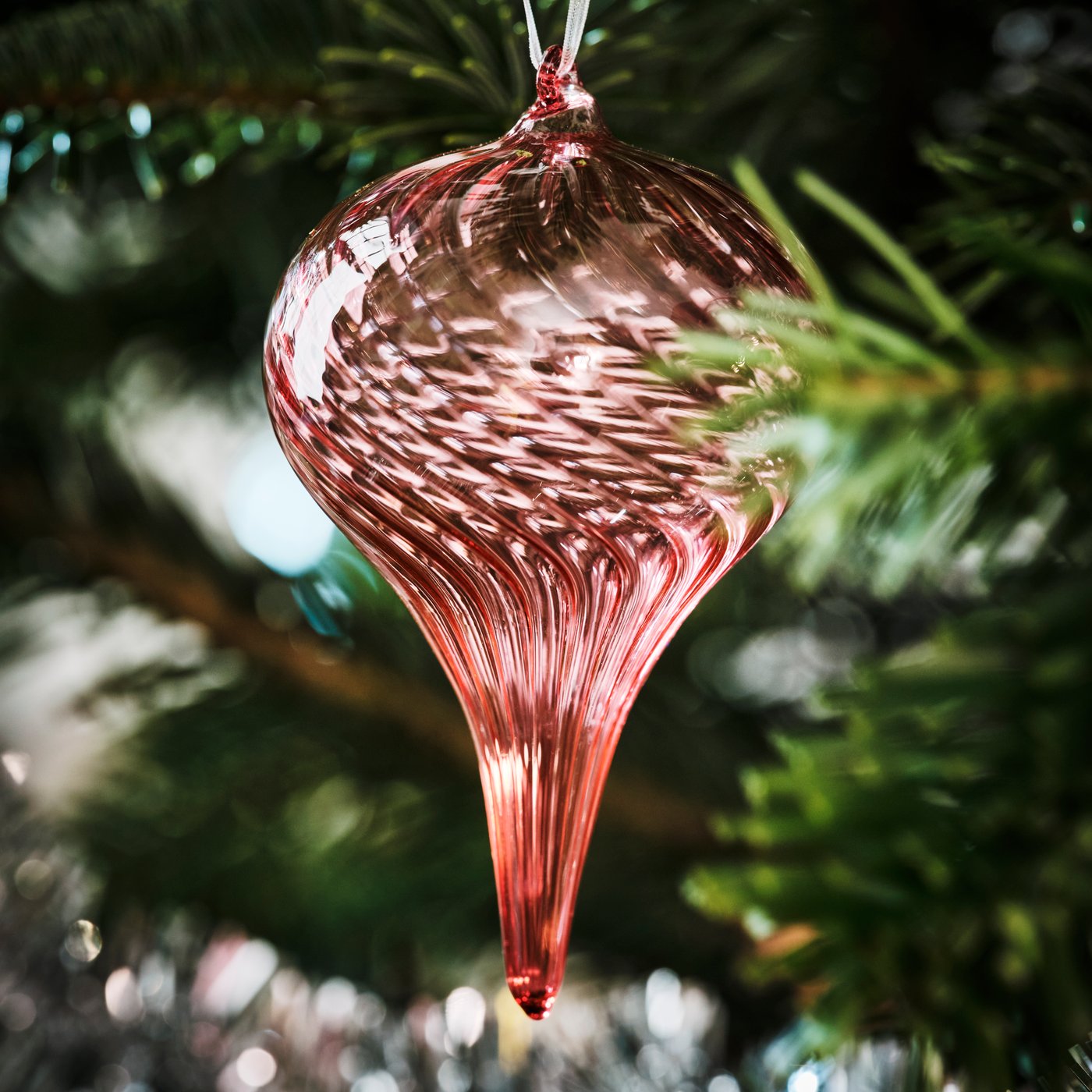 Decoración para el árbol navideña VINTERFINT de forma de pipa rosada.