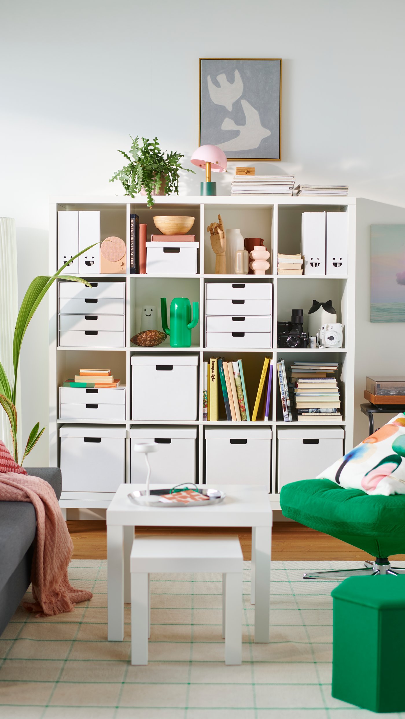 A white FJÄDERHARV mini chest with 2 drawers in the living room