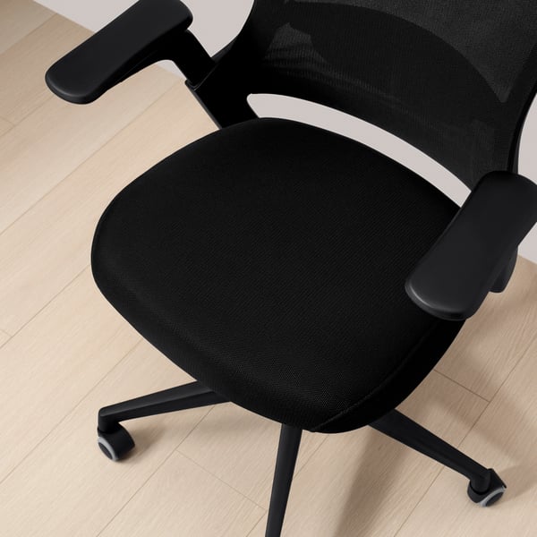 A black CENTERHALV office chair