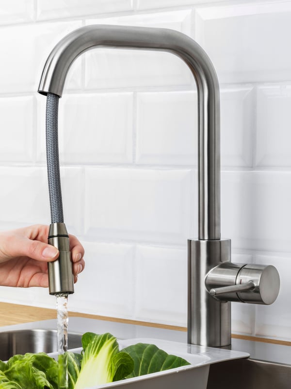 Grifo de cocina ÄLMAREN de acero inoxidable con caño extraíble