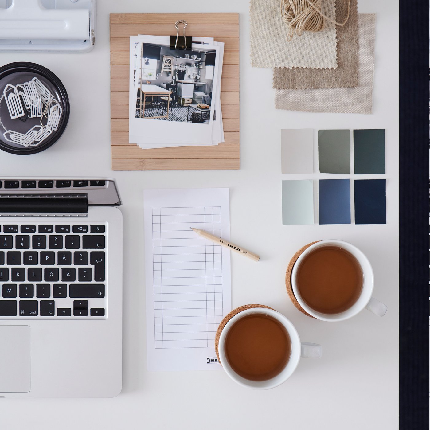 IKEA co-worker creating moodboard with customer