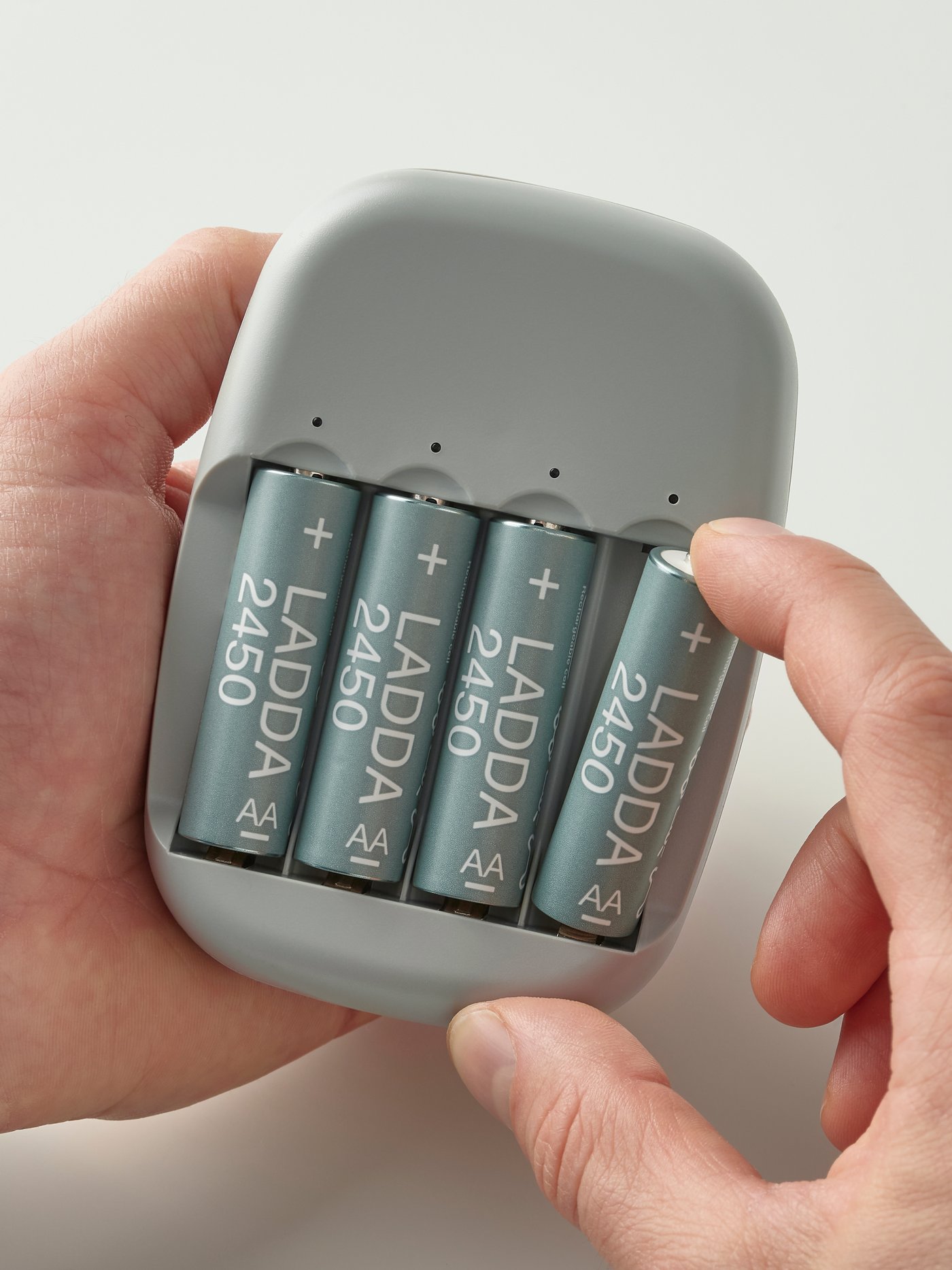A HR06 AA 1.2V  LADDA rechargeable battery