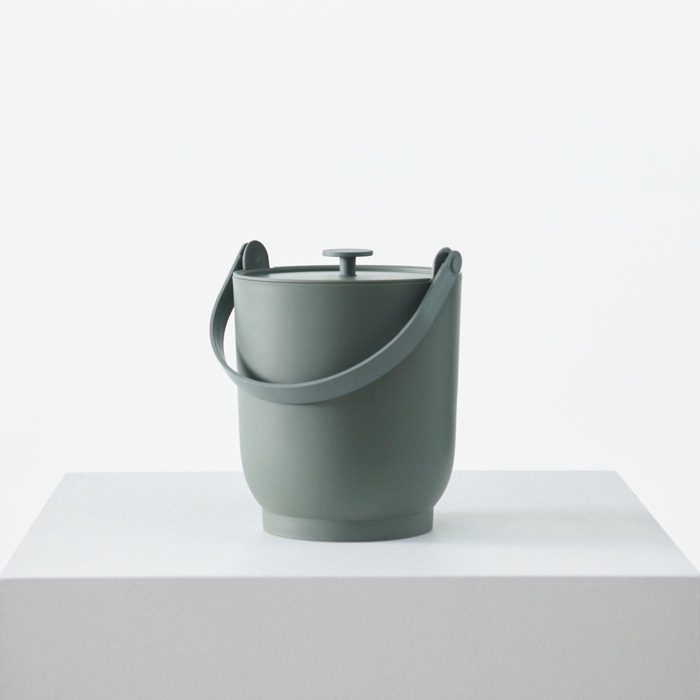 A grey-green FARMARKVAST bin with lid for organic waste