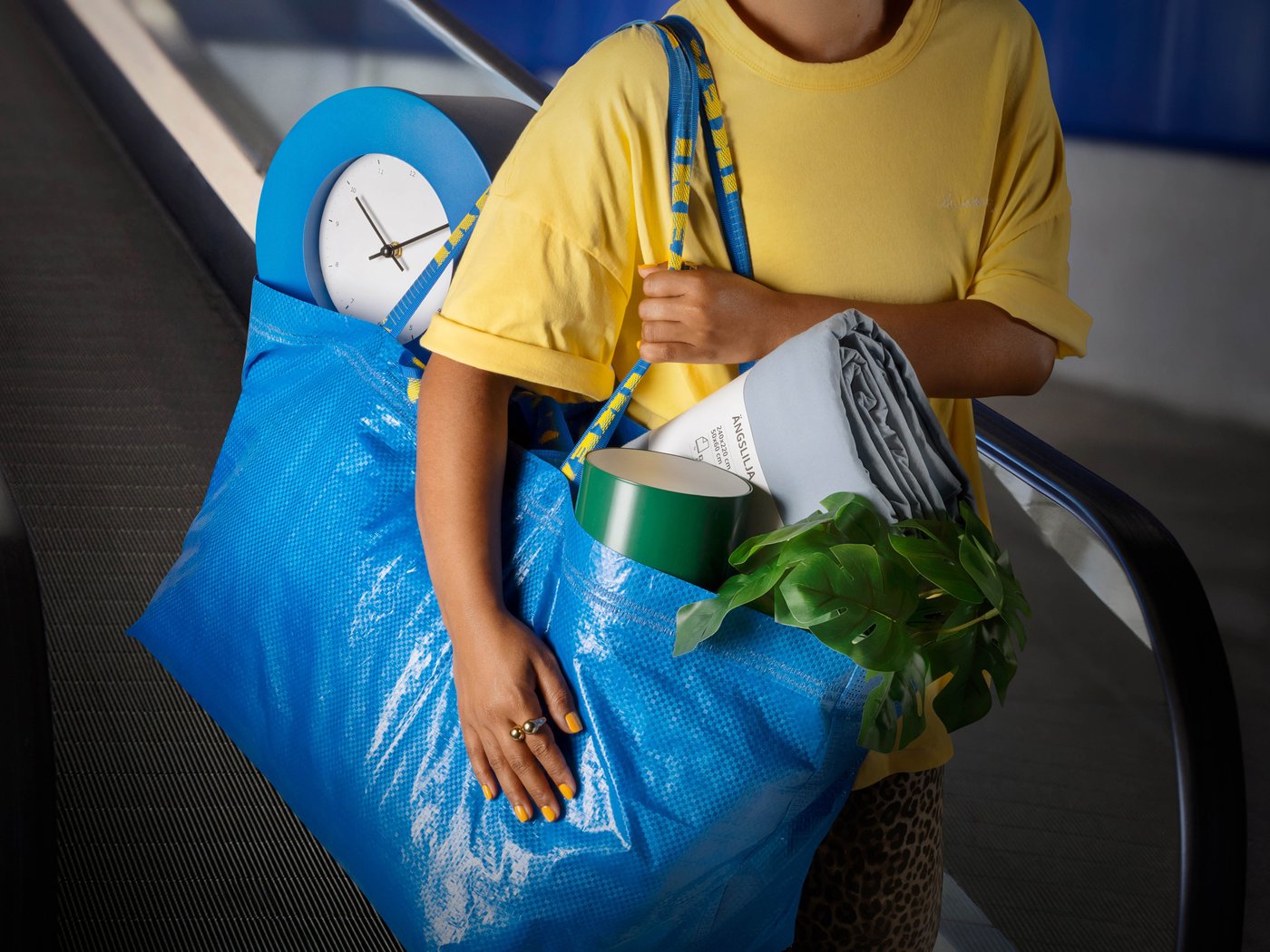 FRAKTA bag with products