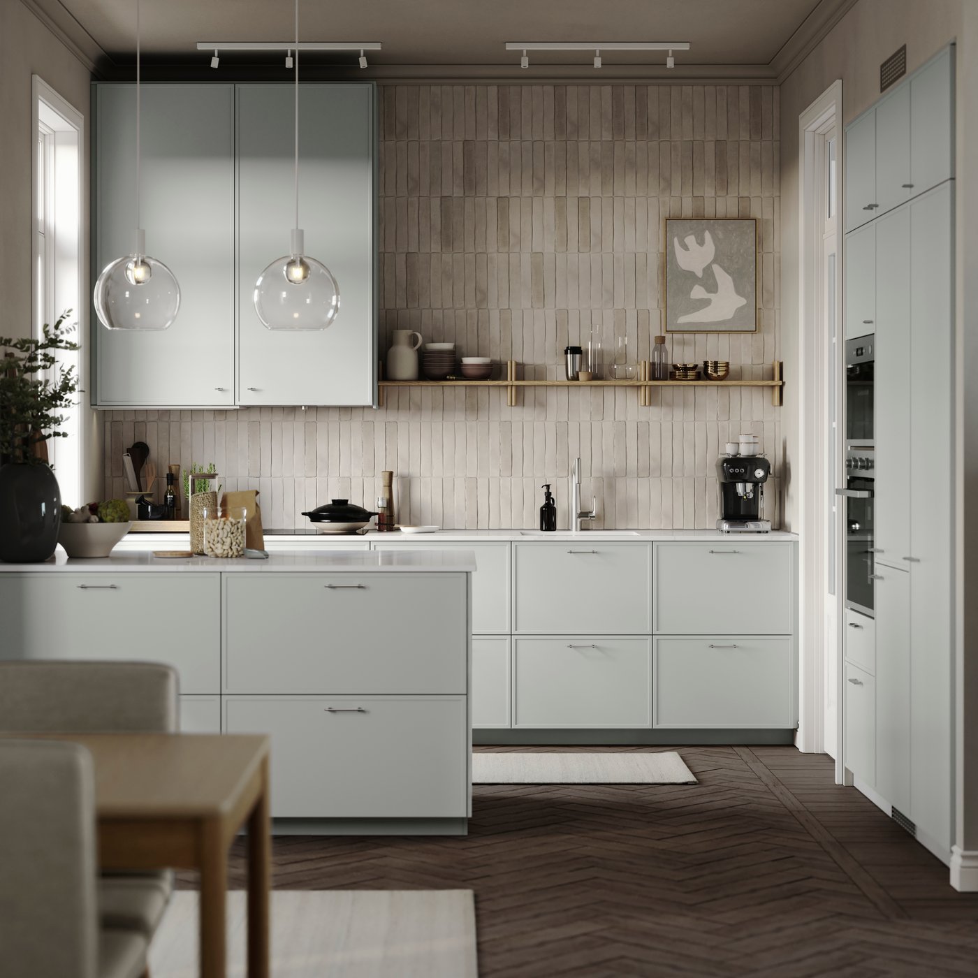 A contemporary kitchen with tiled walls, light-grey ASPUDDEN kitchen fronts, wooden floors, and a white worktop.
