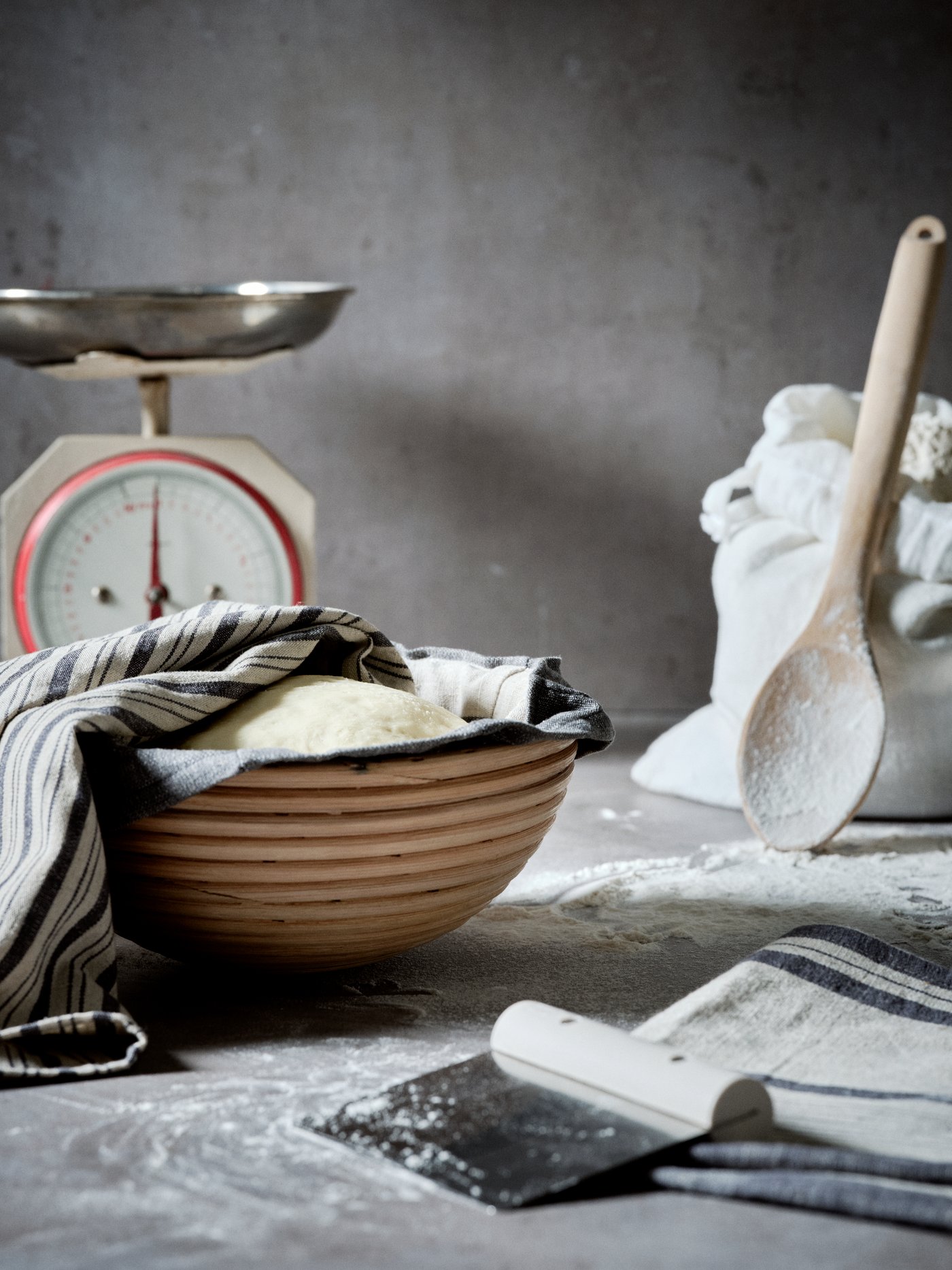 A JÄSNING proofing/bread basket in the kitchen