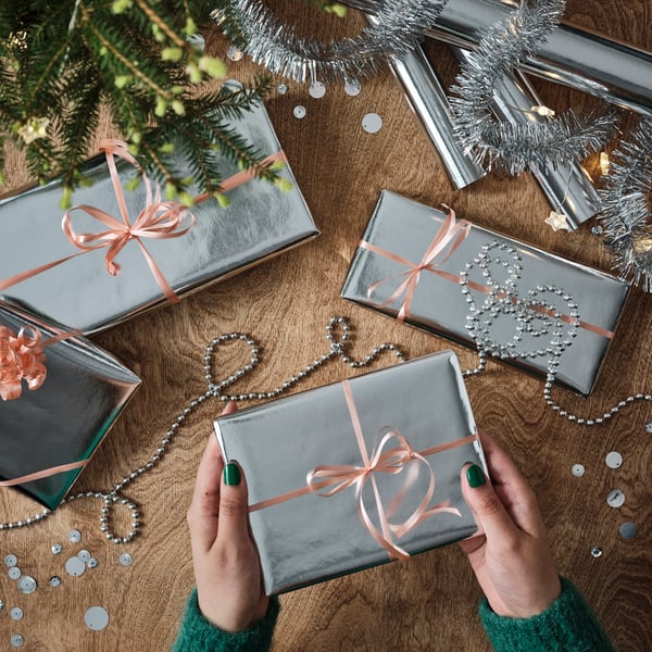 A silver-colour VINTERFINT gift wrap roll