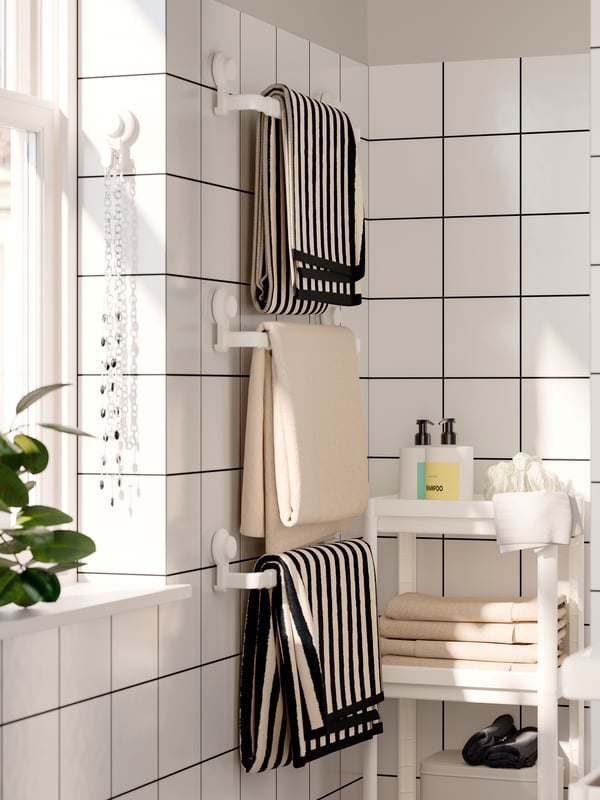 A black GULVIAL hand towel in the bathroom