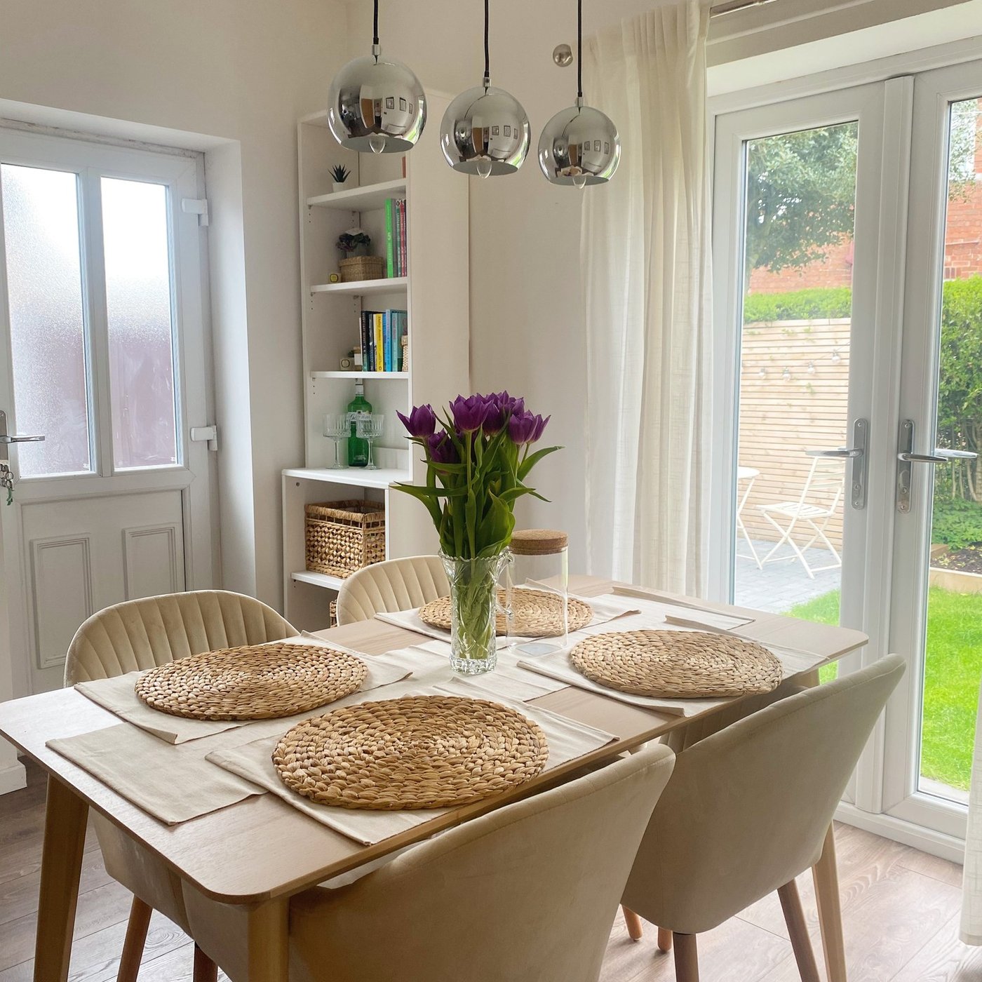 SOARÉ Place mat - water hyacinth 15 "