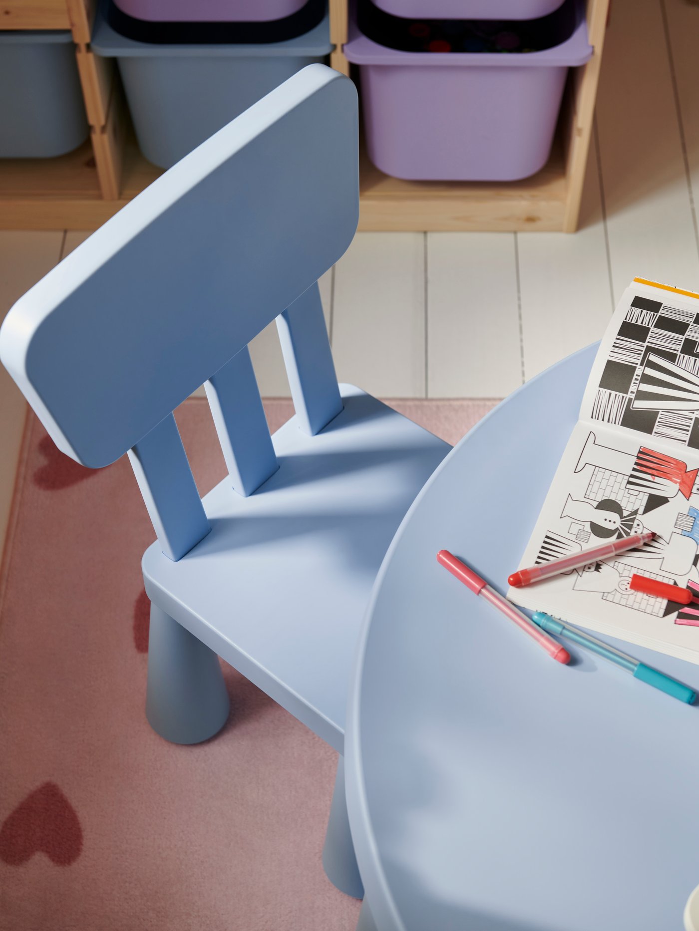 A mixed colours MÅLA felt-tip pen in the childrens room with light blue MAMMUT chair and MAMMUT table