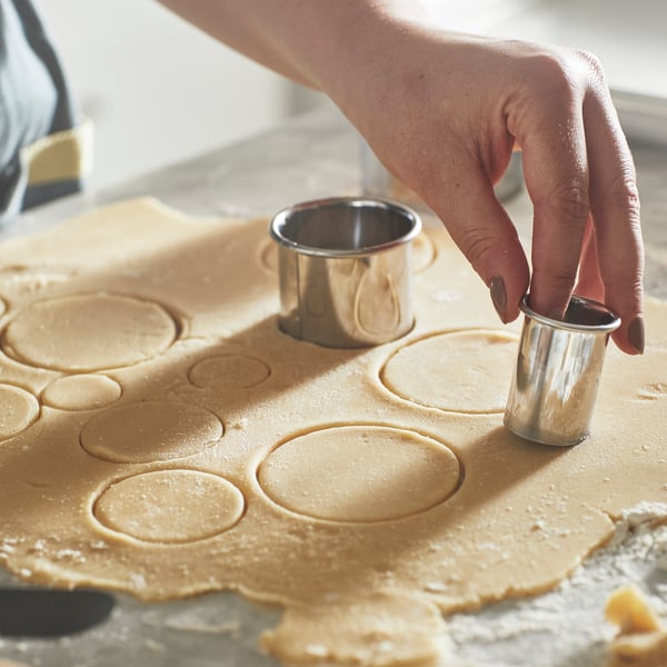 A silver-colour LÄTTBAKAD cookie cutter