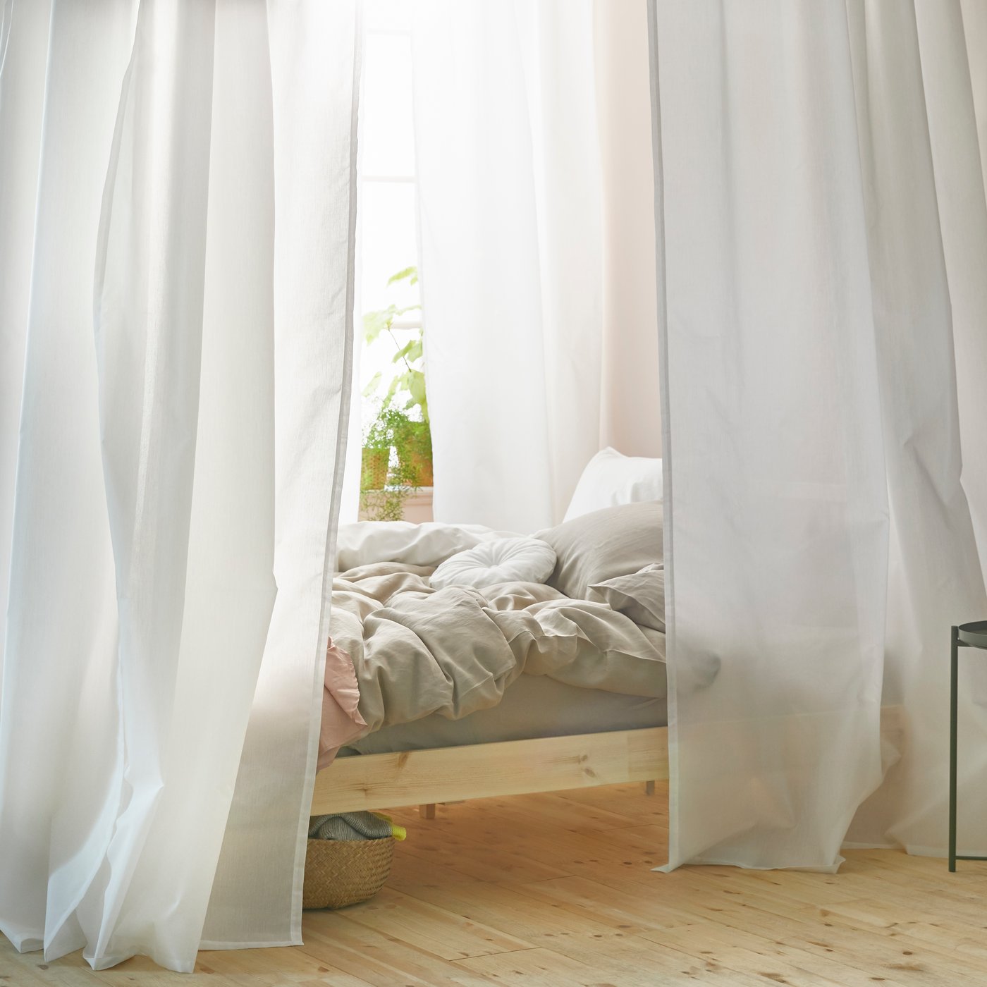Canopy bed in the middle of a room.
