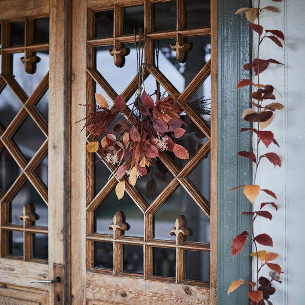 An in/outdoor mixed colours HÖSTAGILLE artificial garland