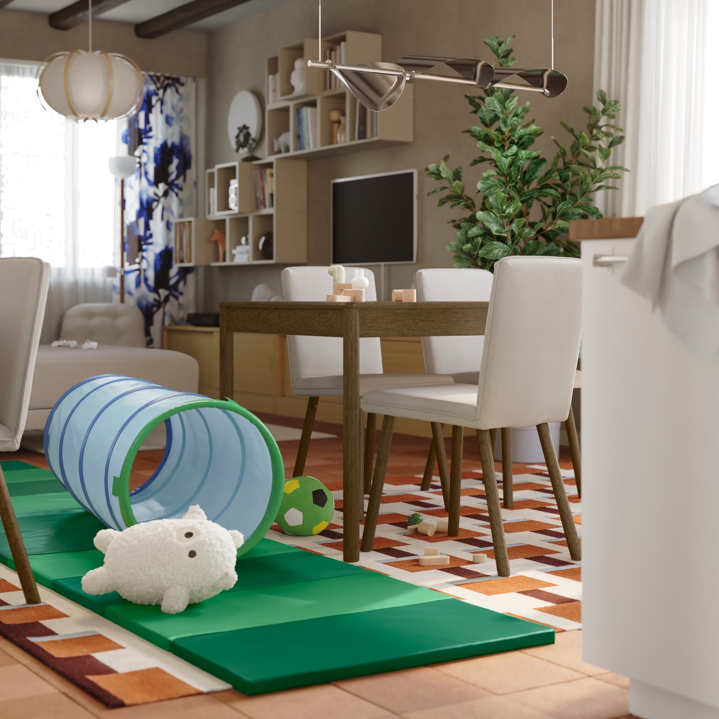 Des jouets d’enfants sont éparpillés sur le sol au milieu d’une maison avec une table extensible de salle à manger et des chaises en arrière-plan.