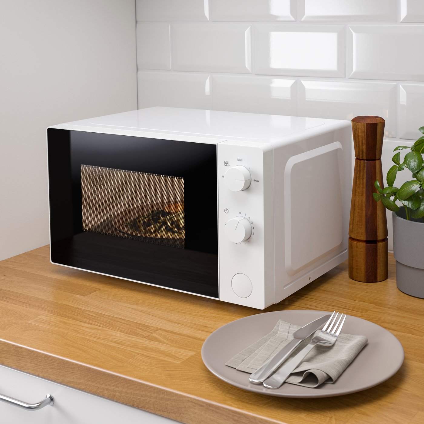 En vit mikrovågsugn från TILLREDA