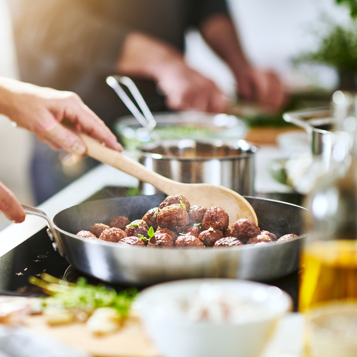 Bezmasé kuličky HUVUDROLL na pánvi IKEA 365+.