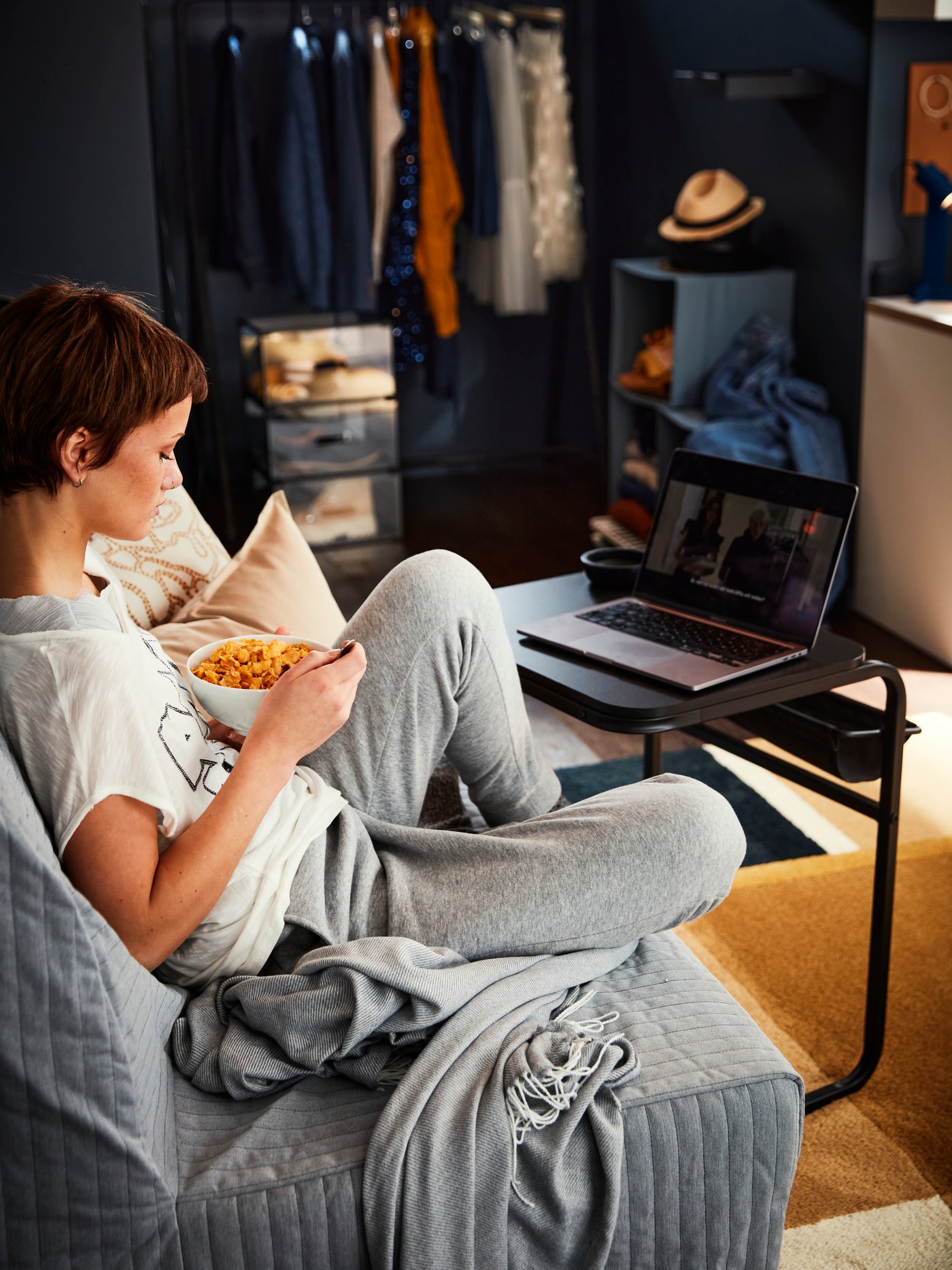 A blue DRÖNA box in the living room