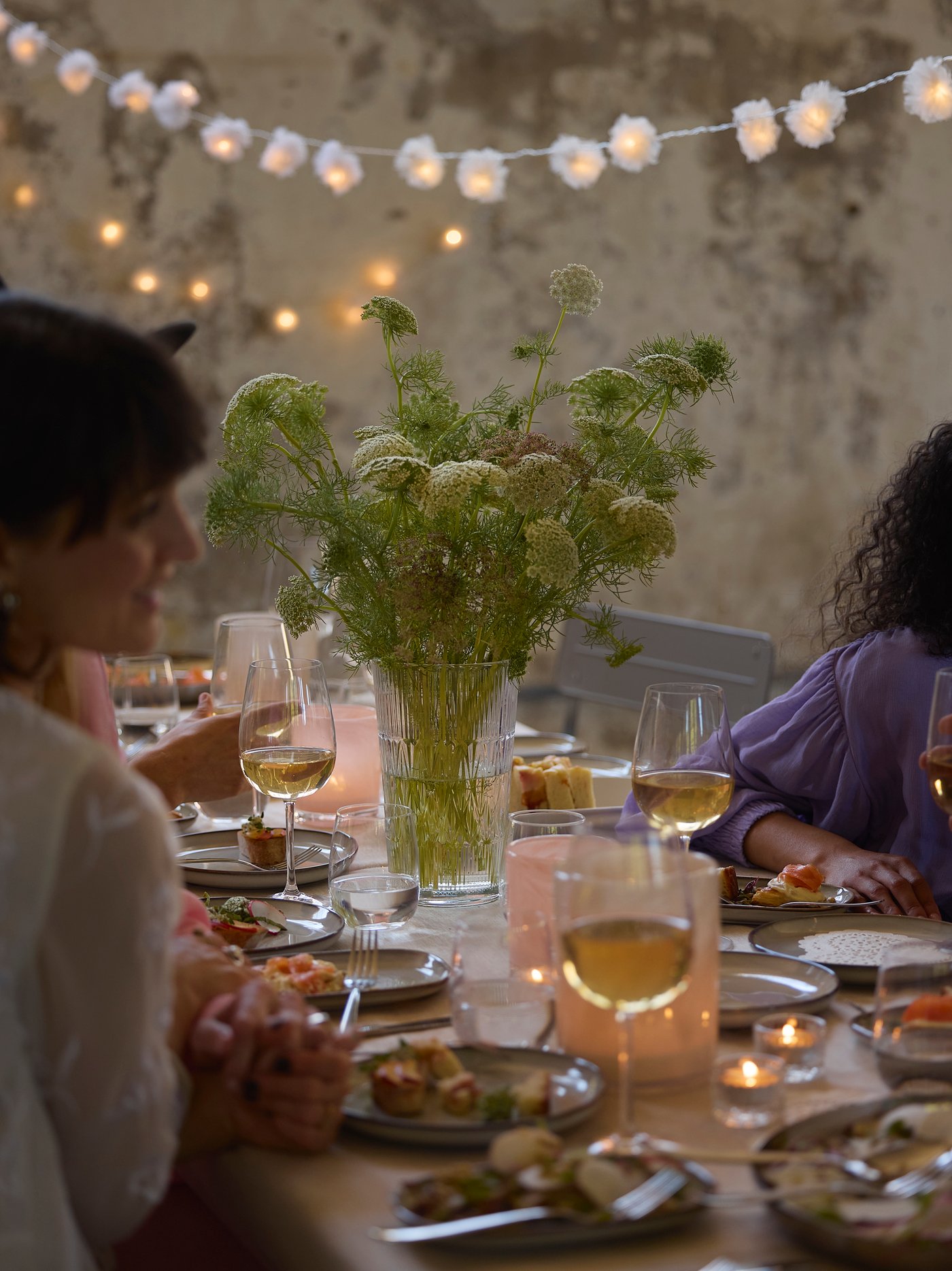 A clear glass/patterned SMÄLLSPIREA vase