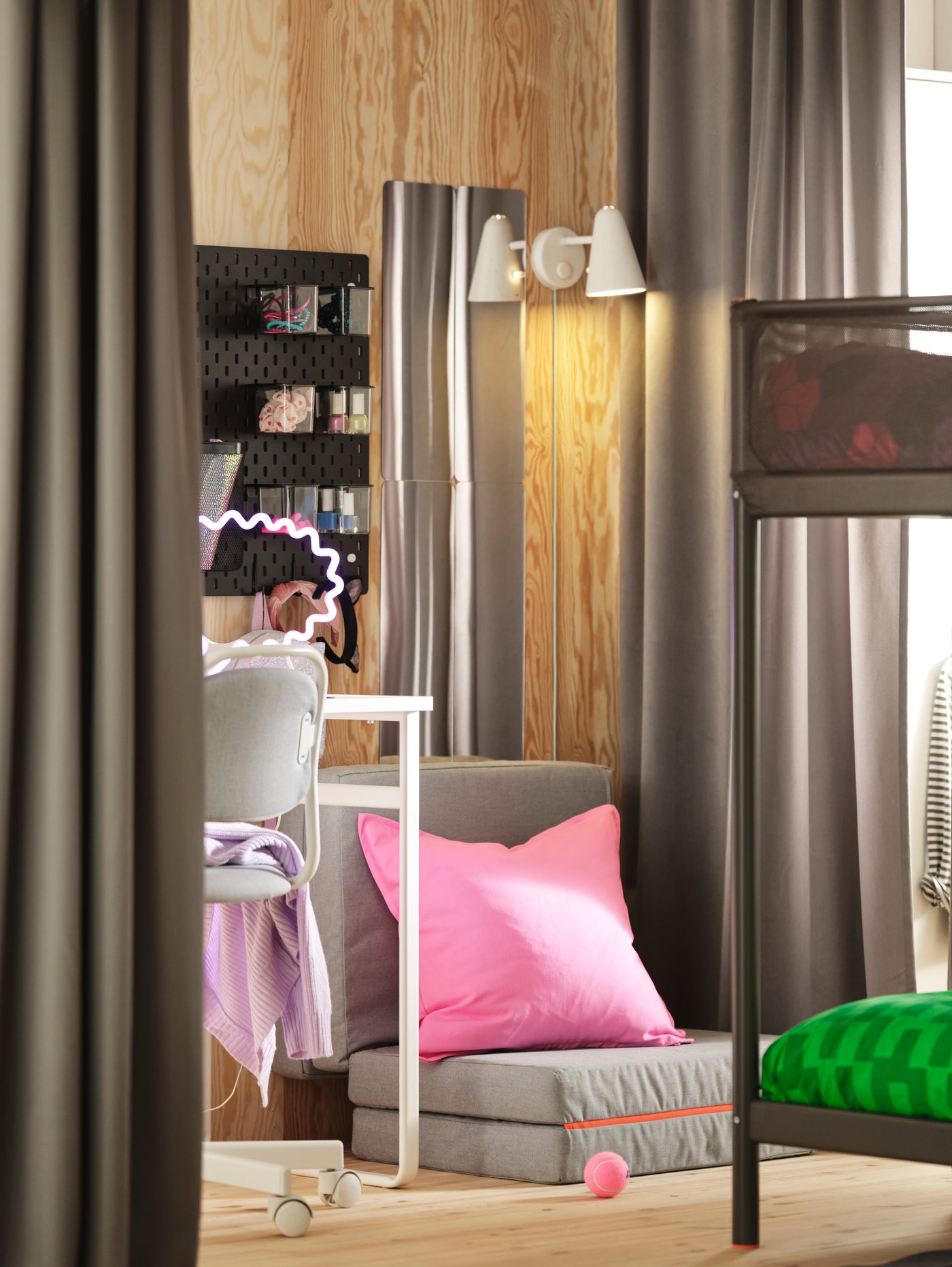 A green/patterned BLÅSKATA duvet cover and pillowcase