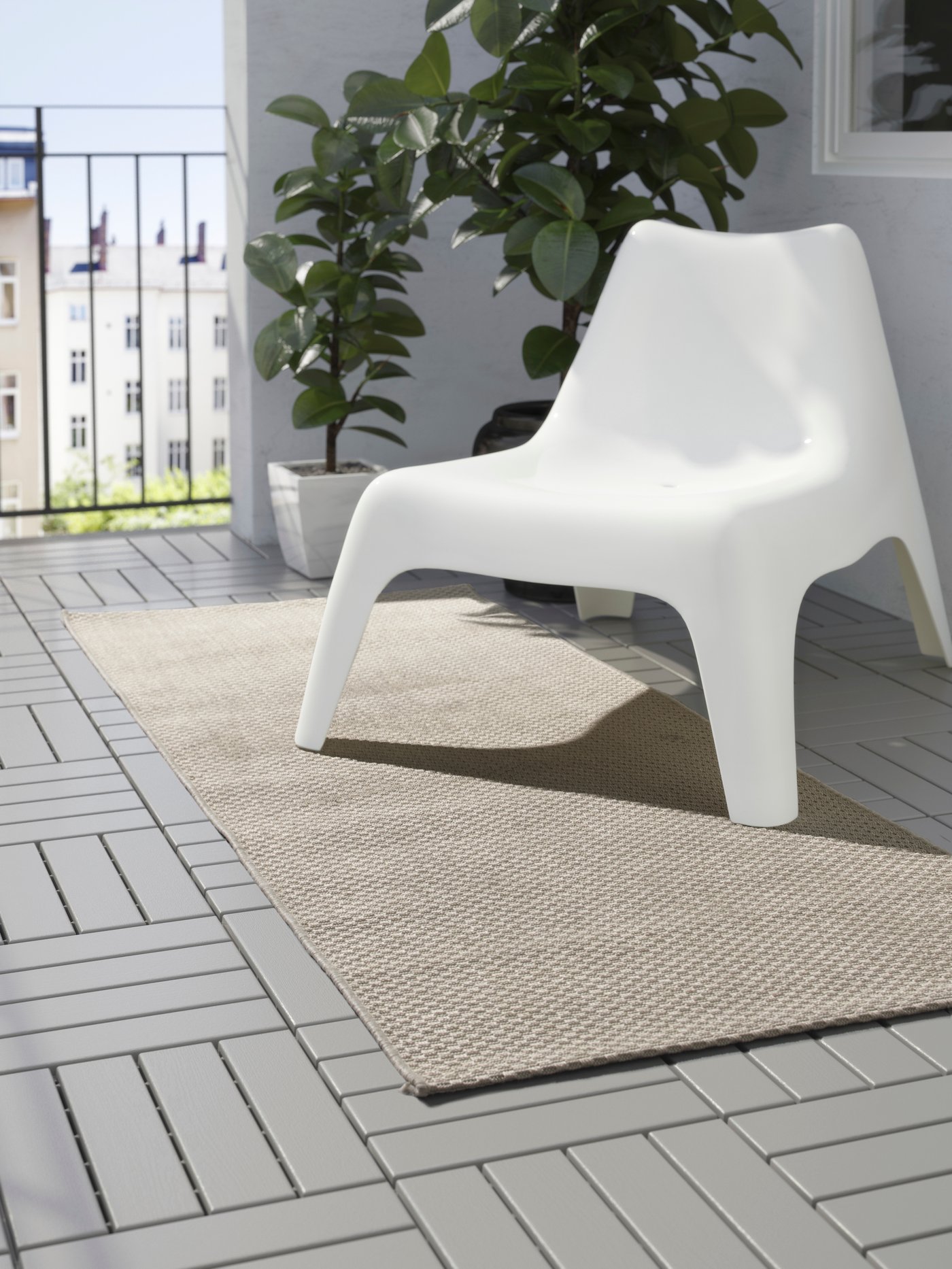 Et beige MORUM teppe flatvevd, inne/utendørs.